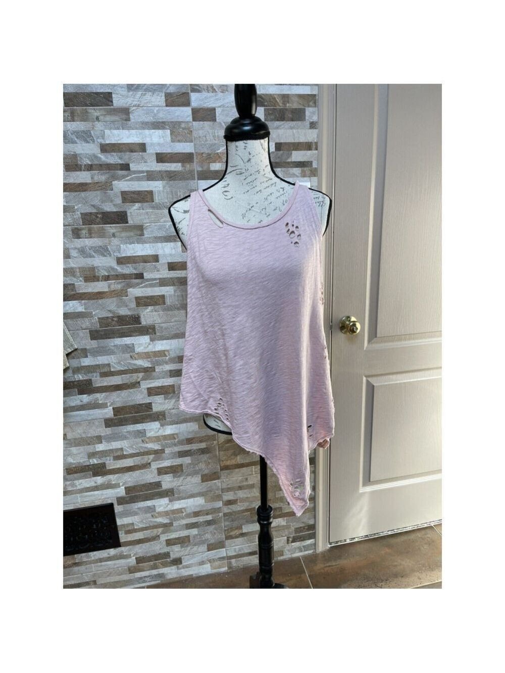 NYTT distressed sleeveless asymmetrical t-shirt top pink Sz XS - Picture 2 of 10